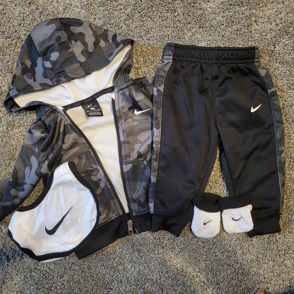 Kids Nike jogger set 12 months